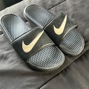 Black/White Nike Slides